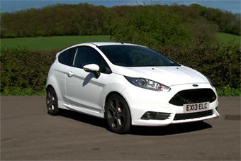 视频：纯种战斗钢炮 试驾福特嘉年华ST（中文字幕）