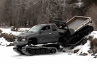 视频：暴强牛人自制履带车 雪地入水不在话下
