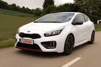 视频：韩系性能小车 2013款起亚Pro Ceed GT亮相