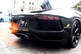 视频：兰博基尼Aventador LP700-4怒吼喷火