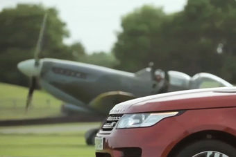 视频：揽胜运动版直线加速挑战喷气飞机