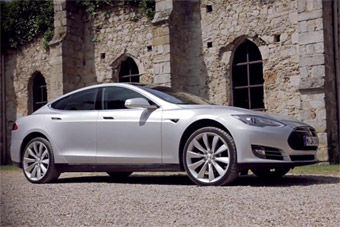 视频：电动车百公里加速5.8秒 特斯拉Model S