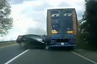 视频：2013年9月欧洲触目惊心车祸大全