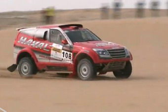 视频：周勇索萨沙漠缠斗 做开路先锋剪断围栏