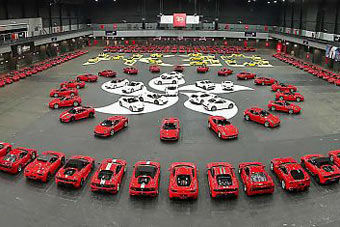 视频：600多台跃马齐聚 庆祝法拉利入港30周年