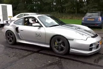 视频：亲身体验时速超过225英里的保时捷996