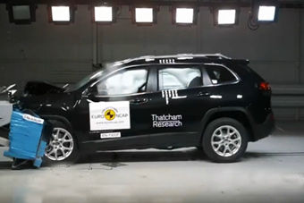 视频：JEEP自由光E-NCAP碰撞测试视频