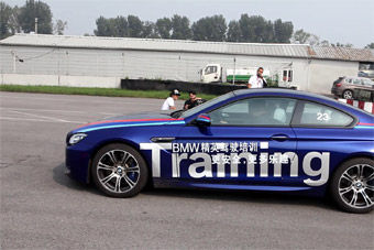 视频：新浪汽车实拍2013年度宝马精英驾驶培训