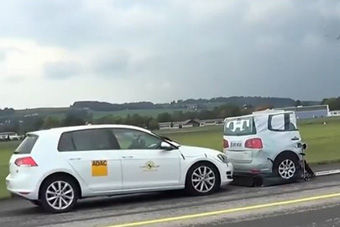 视频：第七代高尔夫AEB自动制动系统测试