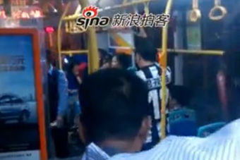 视频：实拍女售票员飙脏话骂乘客“有本事你打车”