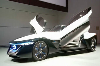 视频：外形够新奇 日产发布BladeGlider电动概念车