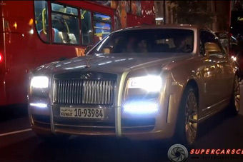 视频：绝对是炫富 黄金色劳斯莱斯古思特