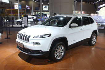 视频：2013广州车展热点新车之JEEP自由光