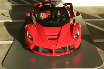 视频：奢侈的艺术品 LaFerrari亮相迈阿密海滩艺术博览会