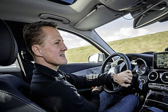 视频：车王出动 舒马赫测试全新奔驰C级安全系统