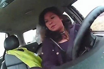 视频：实拍女子淡定帝 遭遇车祸仍然淡然自若