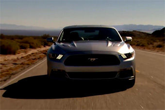 视频：2015款福特野马美国66号公路动态实拍