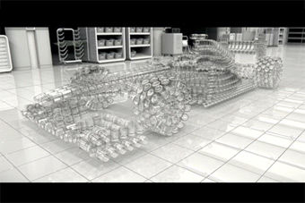 视频：远离酒驾！威士忌酒杯做成F1赛车 公益广告