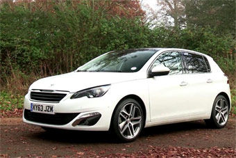 视频：外媒美女试驾评测标致308掀背版