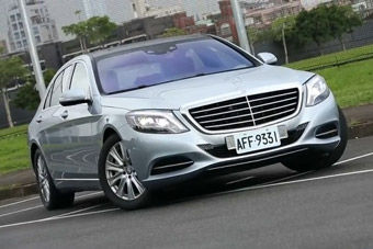 视频：星光旗舰 台媒试驾奔驰全新S500L