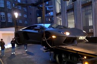 视频：起飞了大牛！原来超跑是这么上拖车的啊