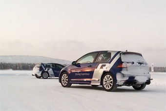 视频：外媒冰雪试驾全新钢炮--高尔夫 R