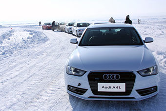 视频：奥迪冰雪试驾 群车漂移震撼人心