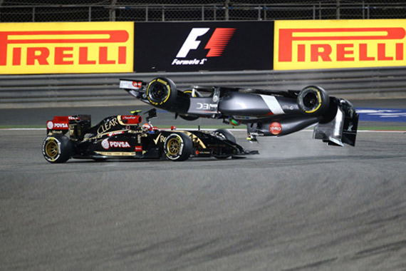 视频：F1巴林站惨烈撞车 赛车被铲起腾空翻滚