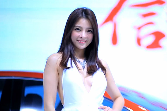 视频：北京车展必看车模天使魔鬼集于一身