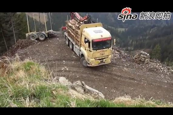 视频：牛人司机悬崖边倒车惊险一幕