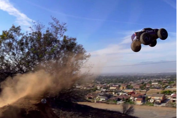 视频：美国Traxxas E-Maxx 会飞的遥控车