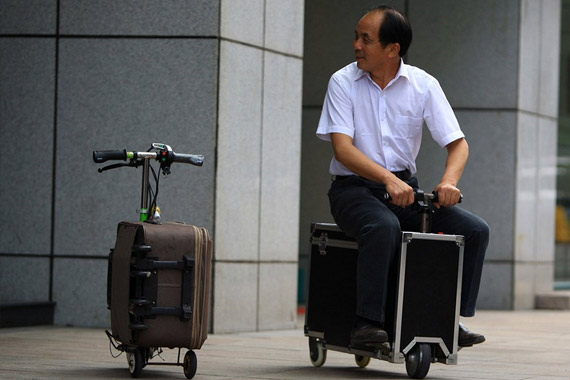 视频：湖南农民发明载人旅行箱时速可达20公里