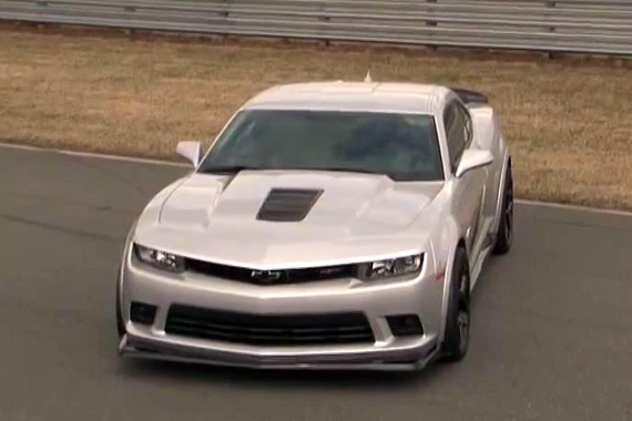 视频：2015款雪佛兰科迈罗Z28 道路狂飙