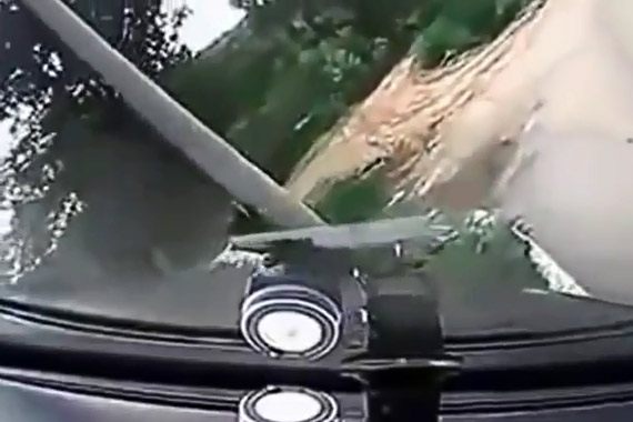 视频：最强驾考记录：7秒翻车