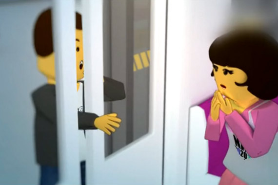 视频：演示被夹地铁门如何救-速按紧急制动