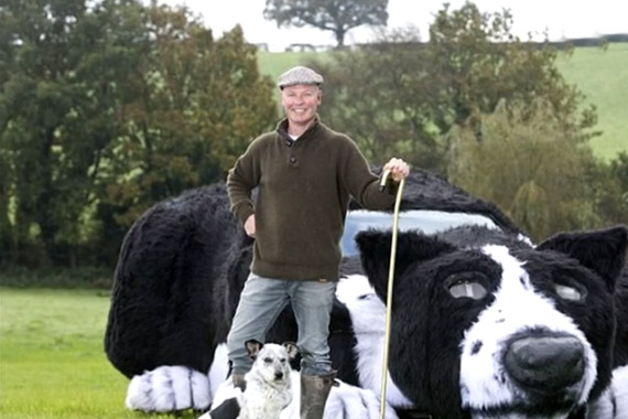 视频：英国农夫改装汽车版“牧羊犬”创意奇葩