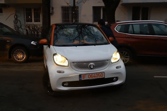 视频：醉了 Smart Fortwo手动停车入库