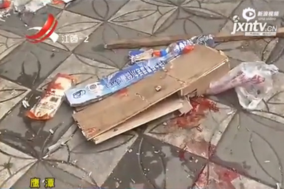 视频：高跟鞋引发的车祸 捷豹豪车连撞九人