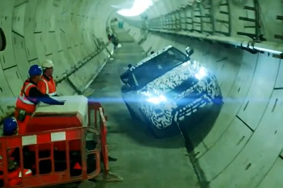 视频：2016款路虎揽胜极光敞篷版 精彩广告