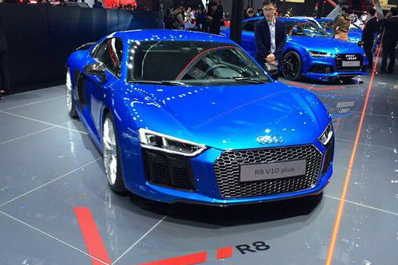 视频：2015上海车展豪车超跑新一代奥迪R8