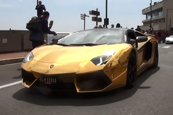 视频：金色蛮牛&柯尼塞格Agera R刷街