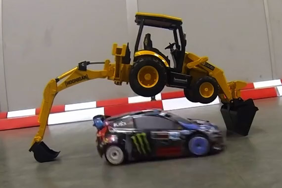 视频：遥控车玩成这样也真是赢了！