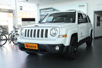 视频：硬派越野SUV 2014款JEEP自由客高清详解