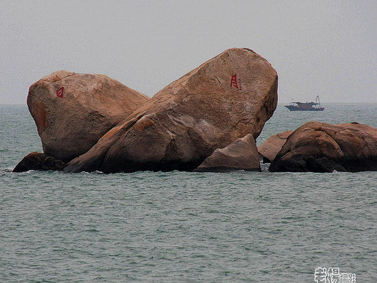 爱情的山盟海誓地—天涯海角天涯海角在三亚市西,有二十多公里路.