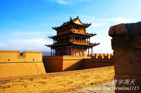 新浪旅游配图:嘉峪关城墙上 摄影:寰宇周天 新浪旅游配图:嘉峪关城墙上 摄影:寰宇周天