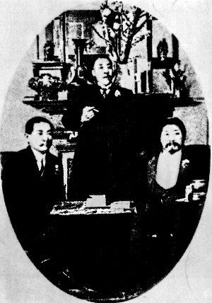 1905年7月19日,经日本友人宫崎滔天的介绍,孙中山(左)与黄兴(右)会面,商讨联合组党问题,为中国同盟会的建立打下了基础。CFP供图 1905年7月19日,经日本友人宫崎滔天的介绍,孙中山(左)与黄兴(右)会面,商讨联合组党问题,为中国同盟会的建立打下了基础。CFP供图