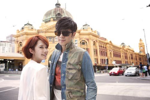 罗志祥与杨丞琳在墨尔本弗林德斯火车站(Flinders Street Railway Station)前合影 罗志祥与杨丞琳在墨尔本弗林德斯火车站(Flinders Street Railway Station)前合影