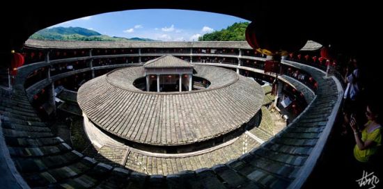 福建永定探秘古老的客家土楼