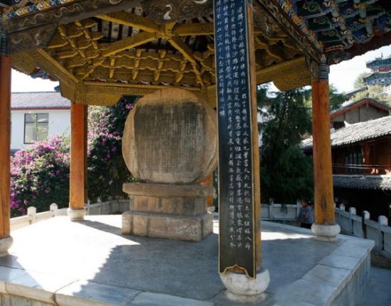石鼓(图:百度搜索引擎) 石鼓(图:百度搜索引擎)