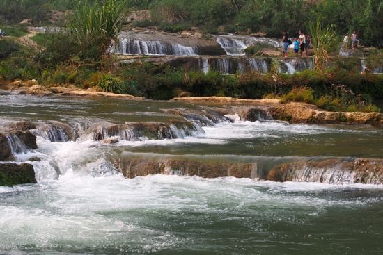 中渡镇响水瀑布